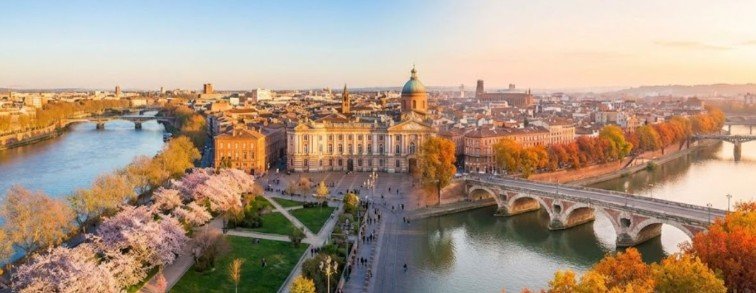 International buyer exploring property opportunities in Marseille with guidance from an English-speaking real estate agent.