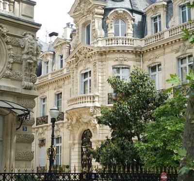 Attractive neighborhood in Paris for property buyers