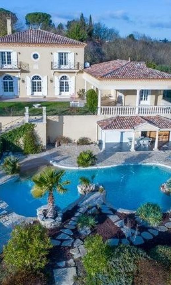 International buyers researching property in Marseille, France and planning a move to France.